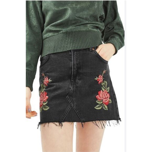 Topshop Dresses & Skirts - TopShop Embroidered Roses Black Acid Wash Jean Skirt Raw Hem size 10